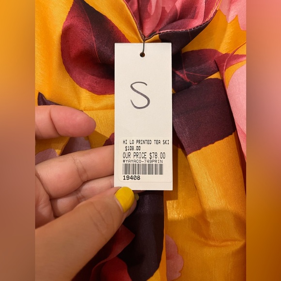 Never worn high waisted floral skirt. Size S. Tie bow front or back. Classy. - Picture 3 of 5